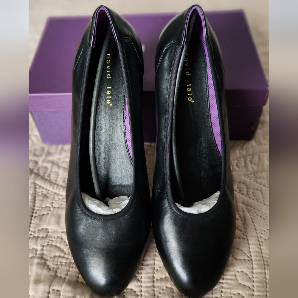 NWOT David Tate Simona Black Leather Pump. 12 Wide Women's